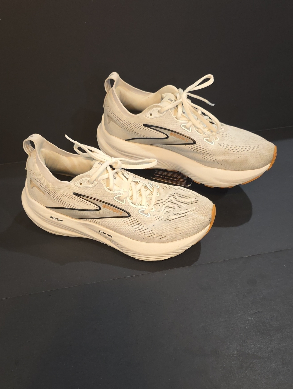 Brooks Glycerin 22 Women's Cream/Beige Running Shoes Size 9.5